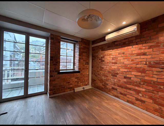 190M² BUILDING TO LET IN GREEN POINT